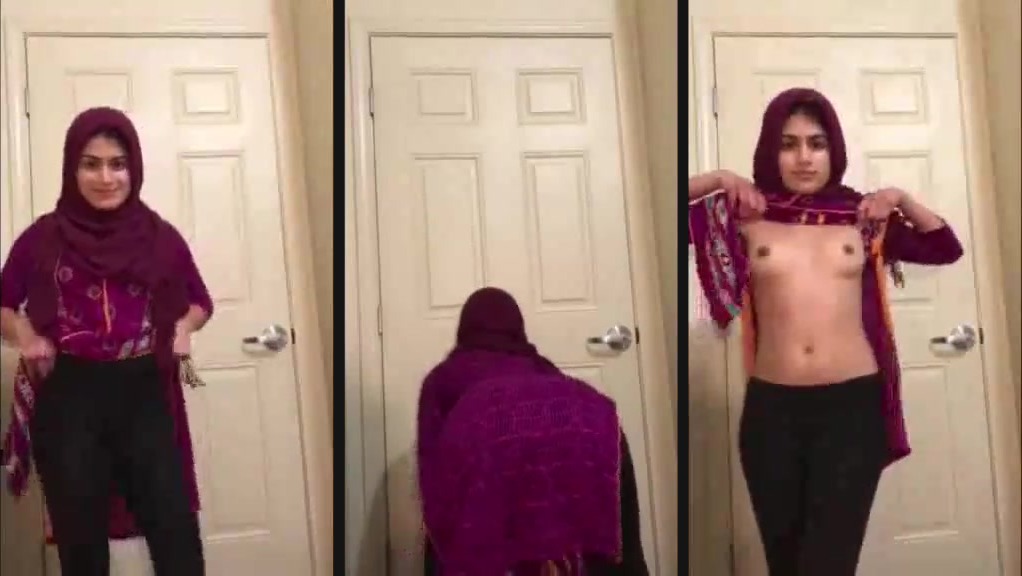 18 yr old teen flaunts her naked boobs in Pakistan porn