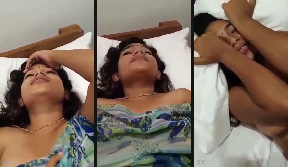 A girl enjoying her life's first sex in Indian xxx video