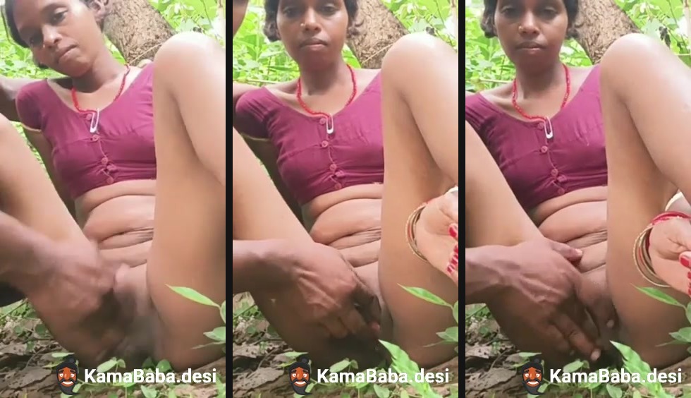 Adivasi sex of a man rubbing a lady's pussy in a jungle
