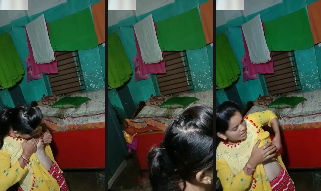 Boob flashing desi dehati girl lifting her kameez | Watch Boob flashing desi dehati girl lifting her kameez video. This hottie lifts her kameez and shows off her sexy boobs that you would love to have your hands on.