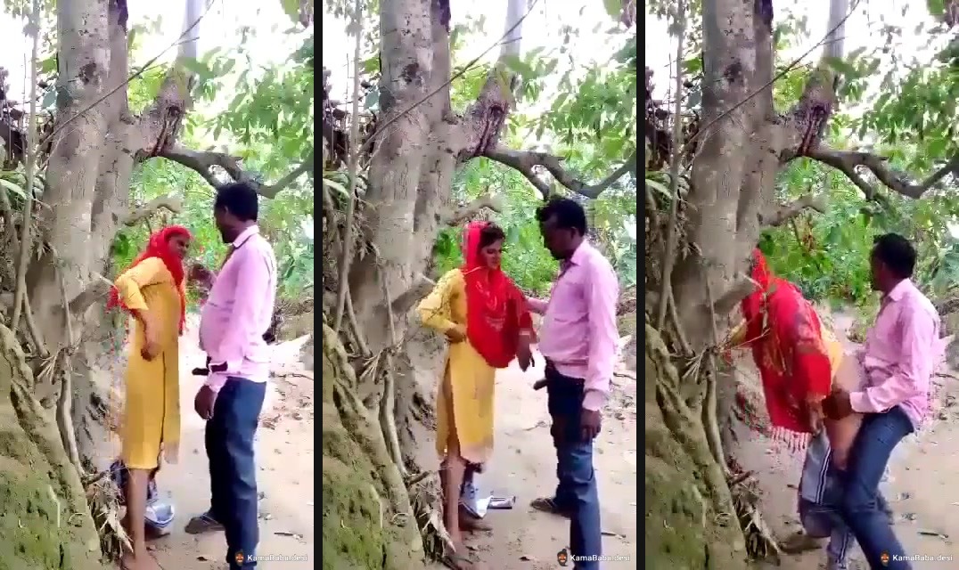 Couple fucks like monkeys in an Indian outdoor sex