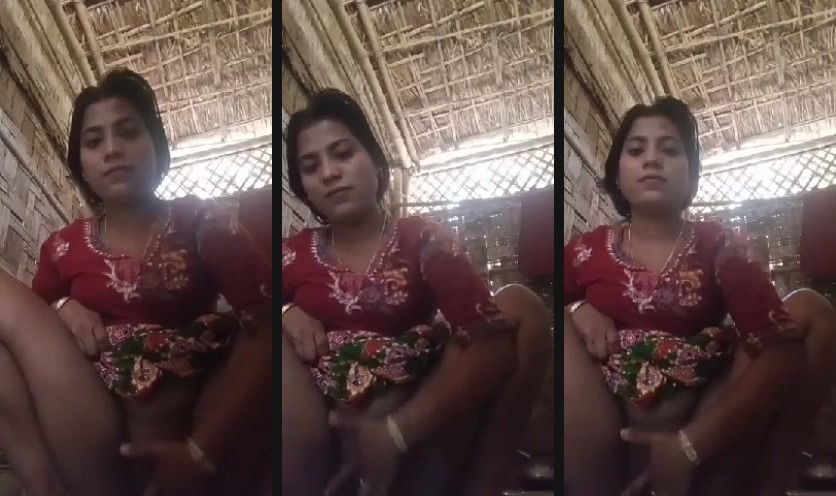 Dehati Bangla lady fingering her chut MMS clip | Video of Dehati Bangla lady fingering her chut MMS is shared here. Giving a show from her local village where her home is; she made this video really hot. - SL Leaked