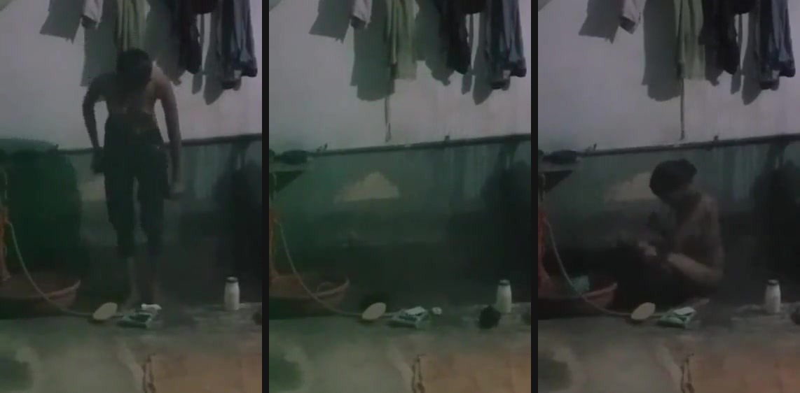 Desi maid bathing spycam video | We are quite confused if this is a spycam video of if this is an intentional capture by this girl. Anyways this video was given to us in the name of Desi maid bathing spycam video.