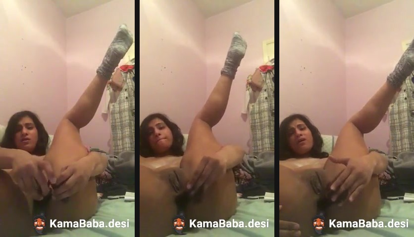 Desi nude lady fucks her assholes with her paint brushes