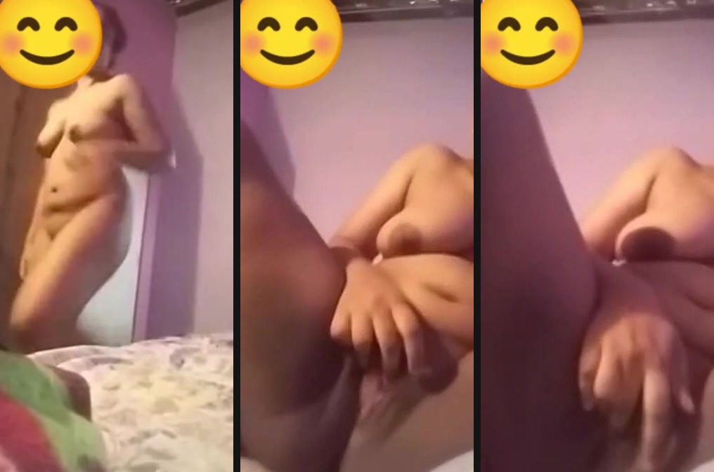 Lankan girl showing nude on video call | Video call of Lankan girl showing nude is in here. With her hands crushing her sexy boobs and fingers rubbing her chut; she starts the show. - Sri Lankan HD Video