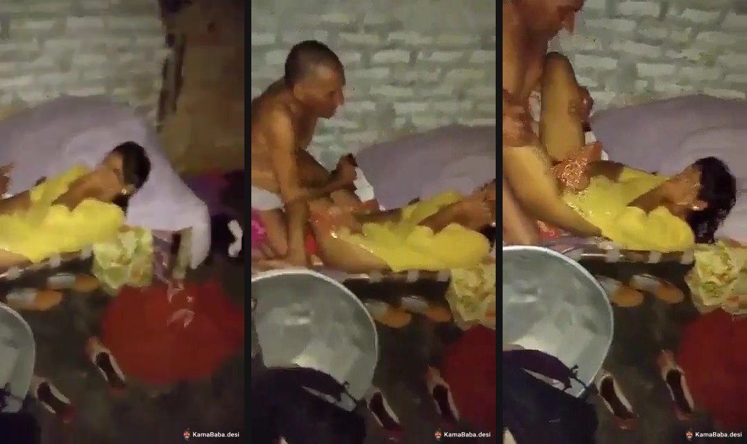 Old man drills his young granddaughter into the bed - Sex Video