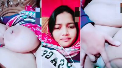 Pakistani milf fingers her pussy and presses her boobs - Watch Free