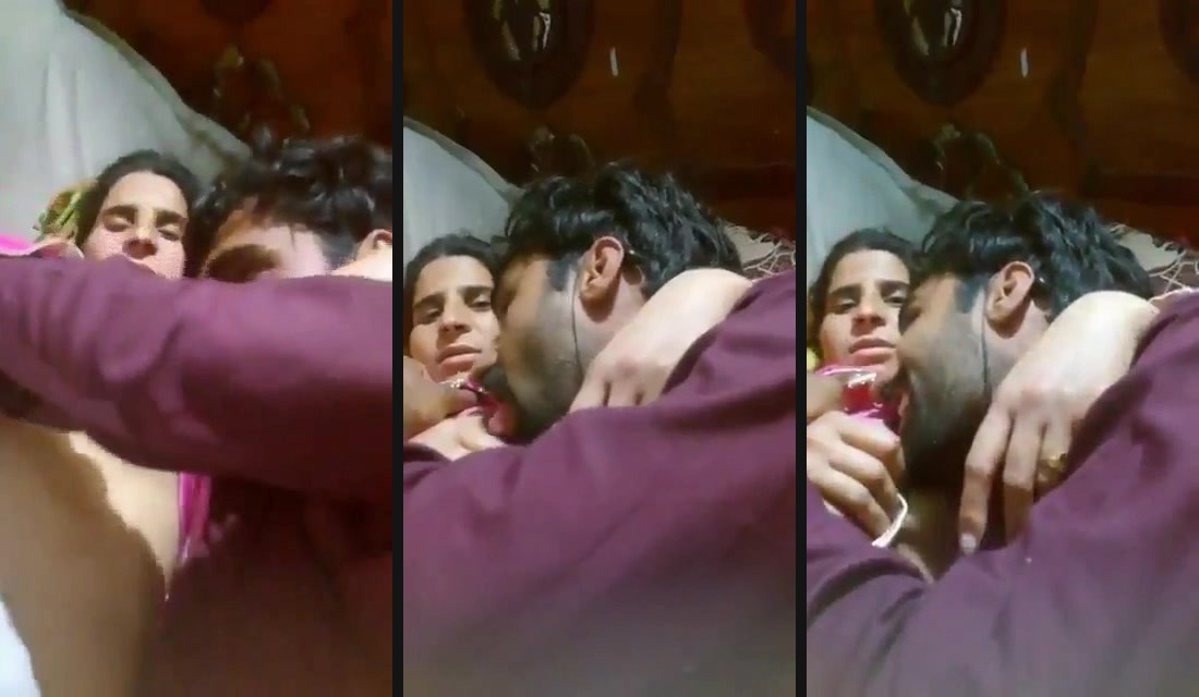 Punjabi Chuchi sucking MMS video | Punjabi Chuchi sucking MMS video with friends wife is going viral online.  - XXX Clip