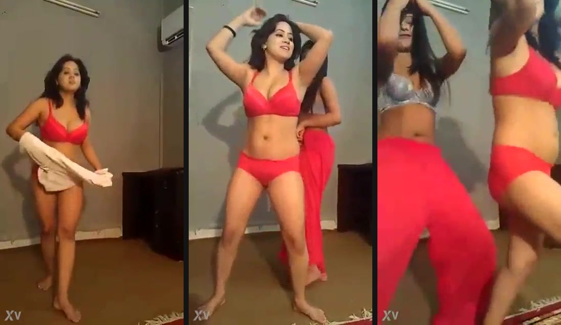 Punjabi nude girls dance in front of their clients | Check out this video. In this video, these nude girls dance erotically in front of their clients.