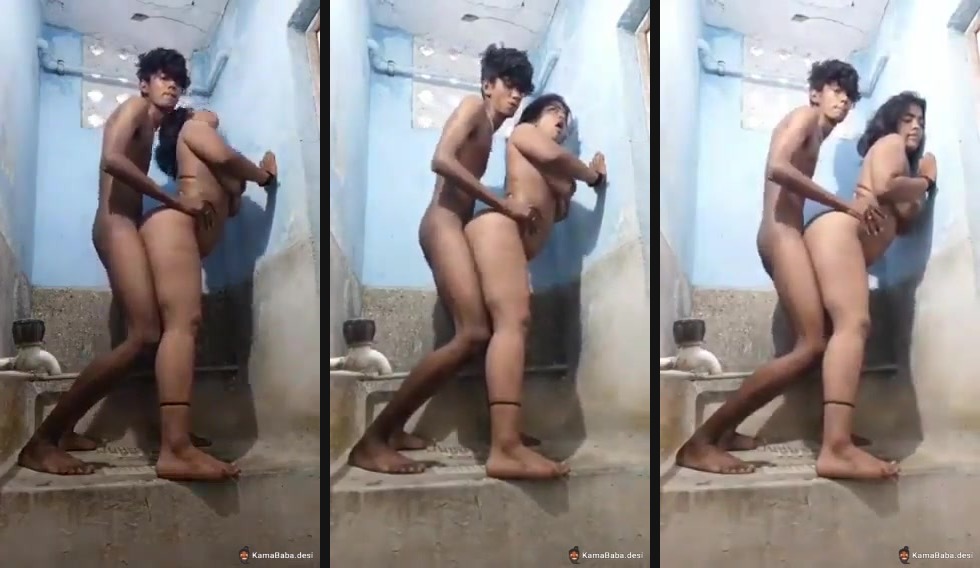 Village couple fucks in the bathroom in the desi sex video