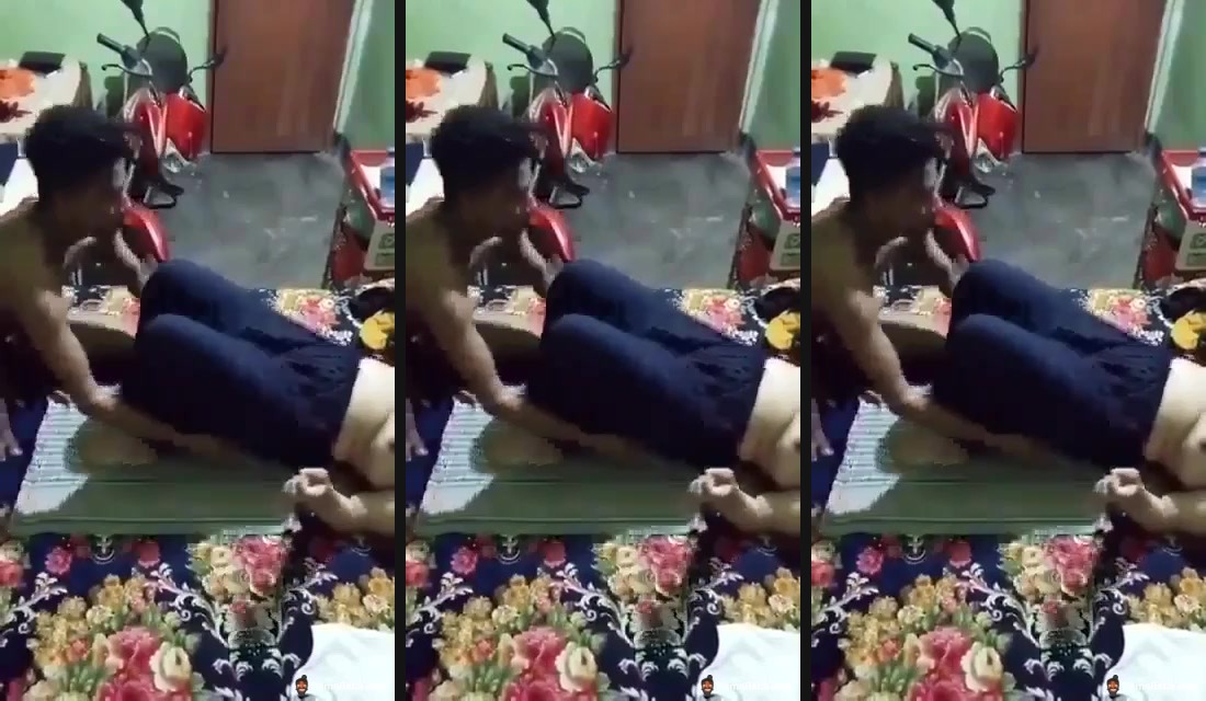 Young tenant tastes his house owner's boobs in Hindi bf - Sri Lankan HD Video