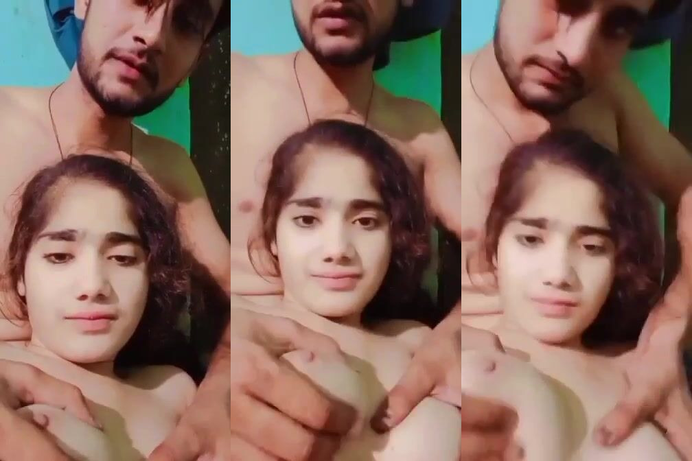 Agra Muslim boy squeezing wildly sexy step-sister boobs