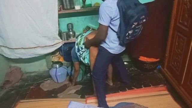 Bhojpuri college boy seduced by horny aunty and fucked hindi xxx video - Free Online