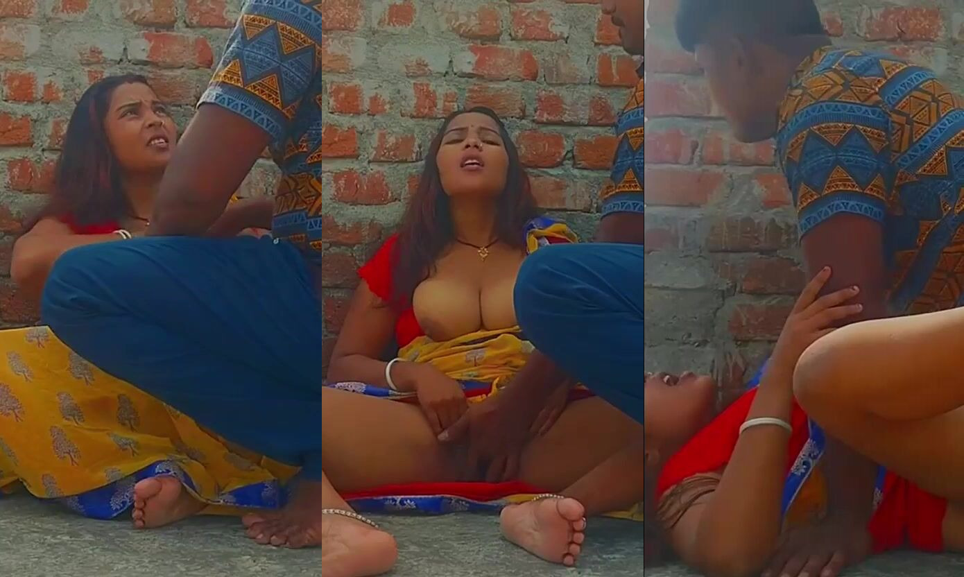 Bihari lusty bhabhi enjoying hot sex with labour on terrace