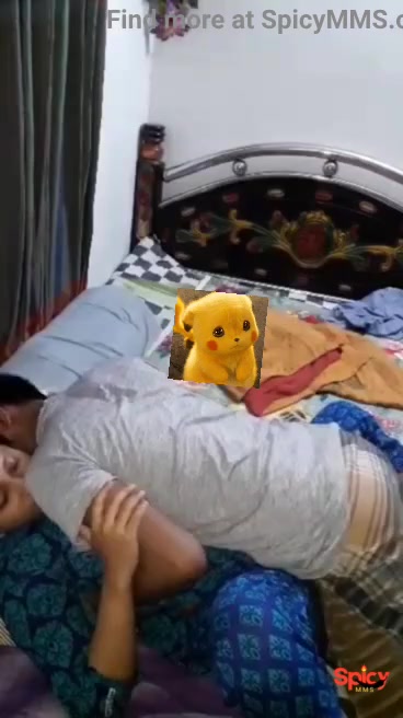Desi Married Maid Satisfying Sex Hungry Home Owner With BJ
