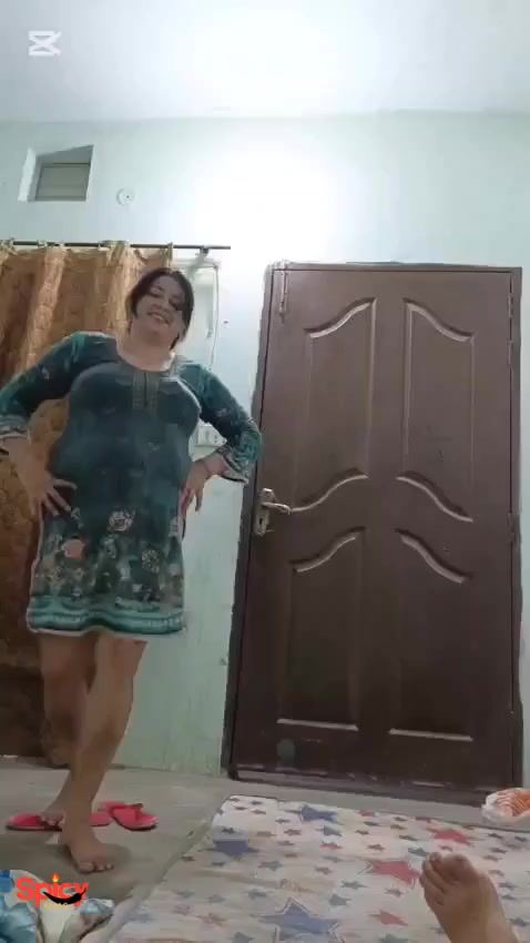 Indian Bhabhi Dancing Nude & Fucking With Young Guy Hindi XXX