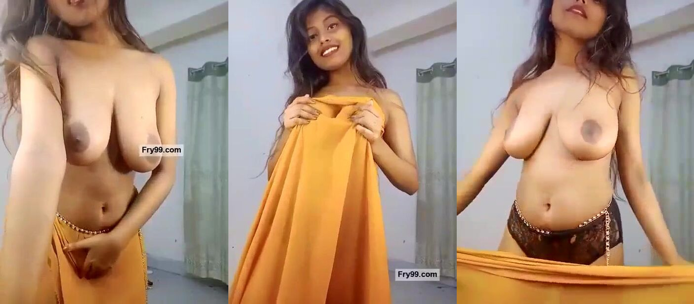 Instagram model girl shows up her big boobs live on stripchat