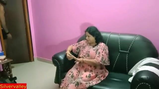 Kolkata randi aunty enjoying hot chudai with young man