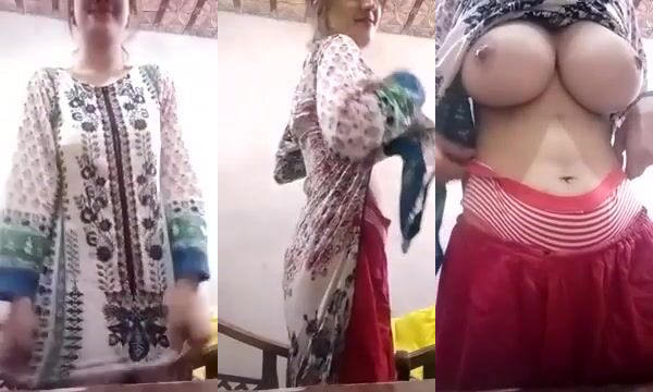 Marathi Village Girl Round Juicy Big Boobs Show For Lover - HD Video