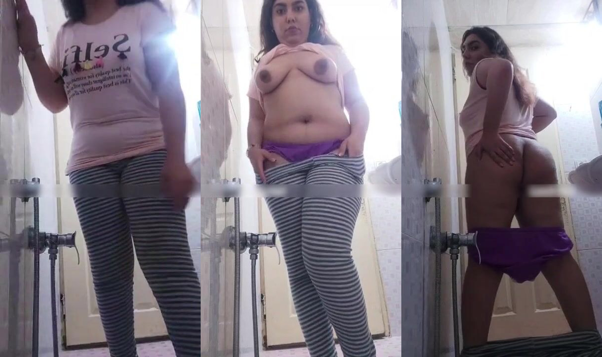 Mumbai Hot MILF Shows Big Juicy Boobs & Soft Ass