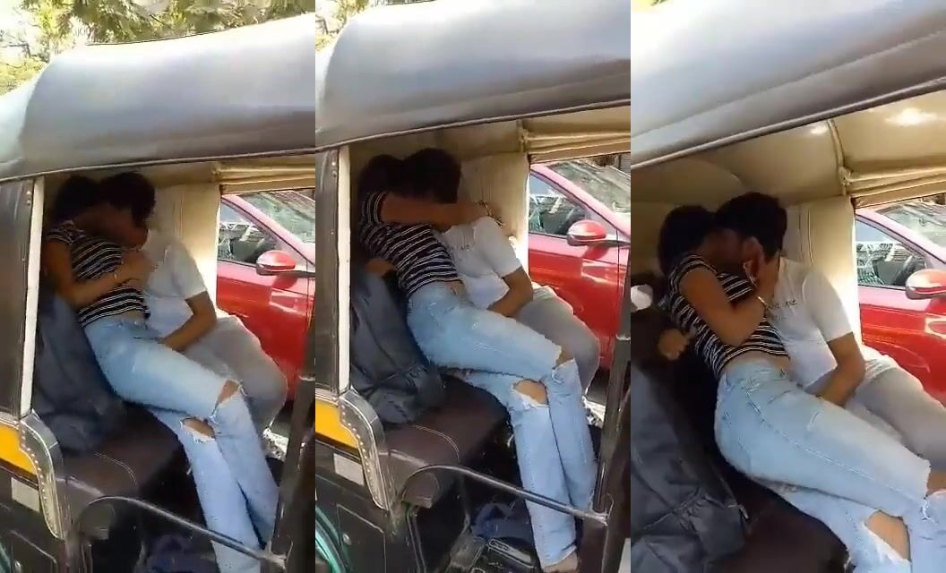 Patna Horny College Girl's Viral MMS Romancing In Rikshaw