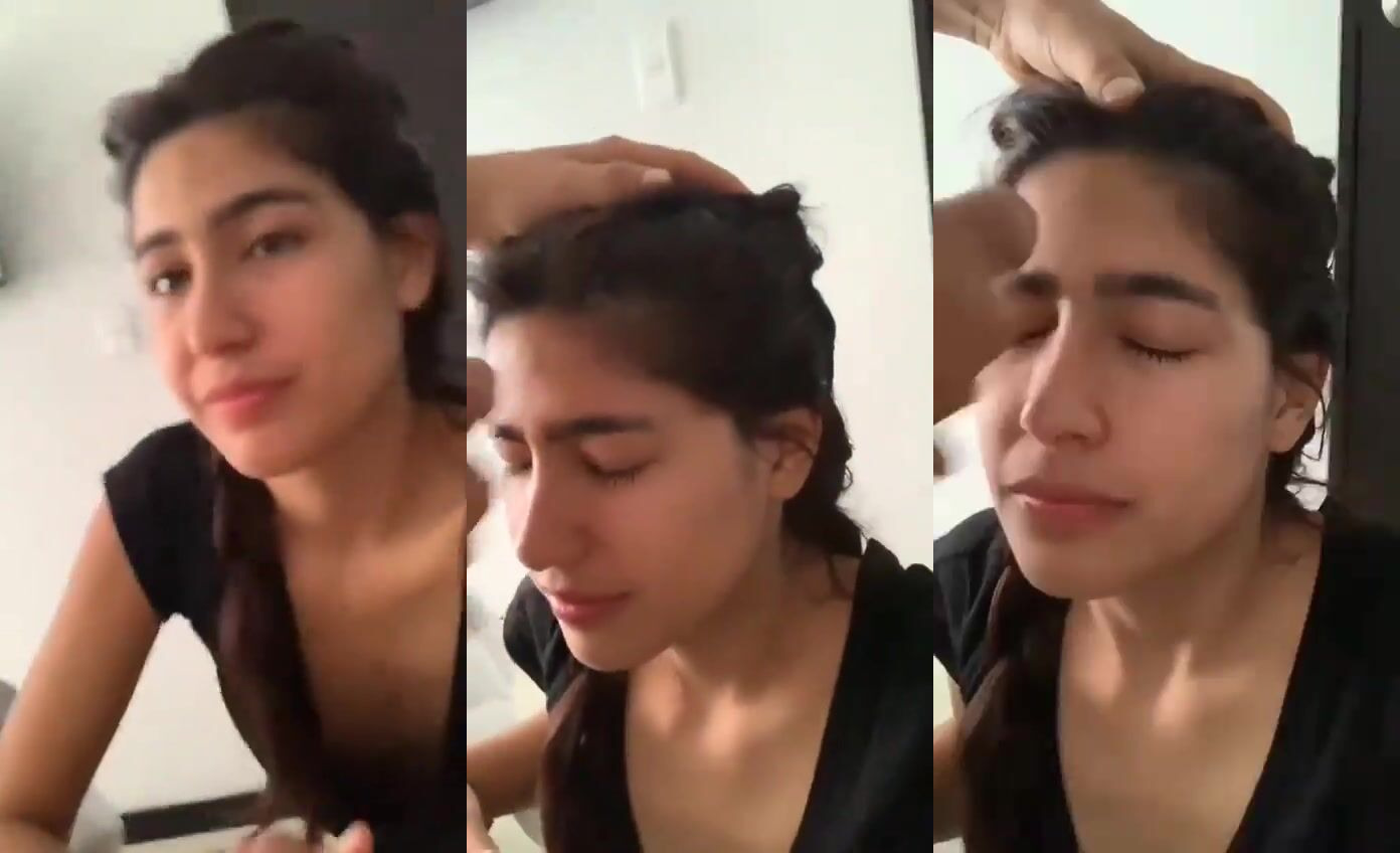 Petite Mumbai girlfriend gets facial cumshot after handjob