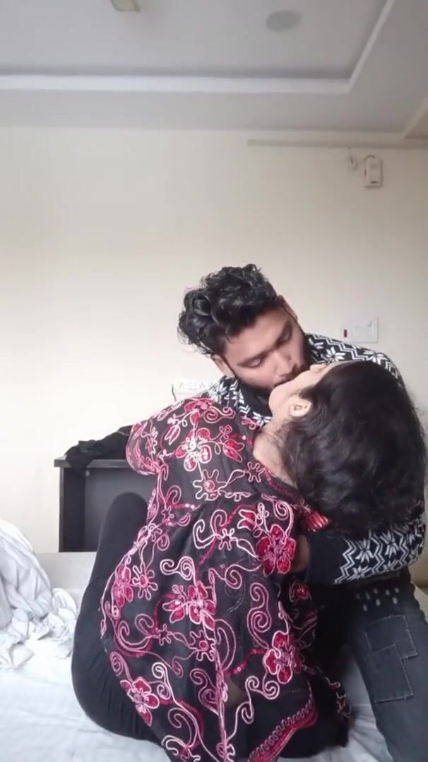 Slutty desi bhabhi enjoying sex fun with neighbour Muslim boy