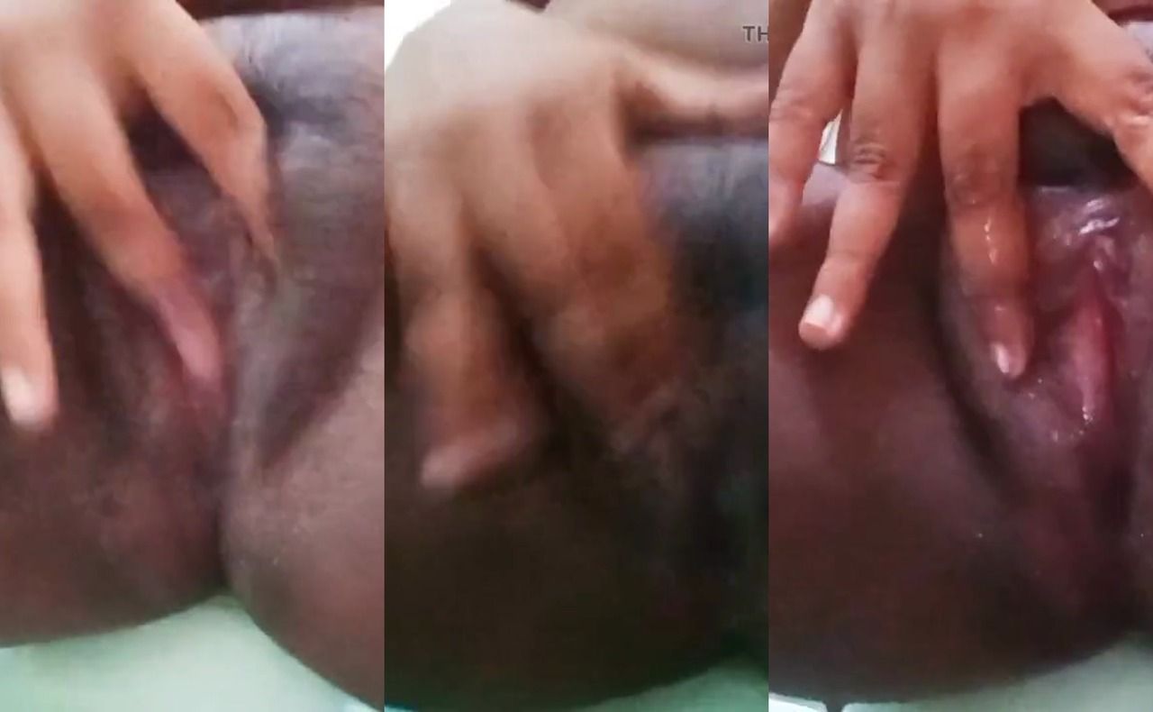 Sl girl squaring in bathroom doing fingering
