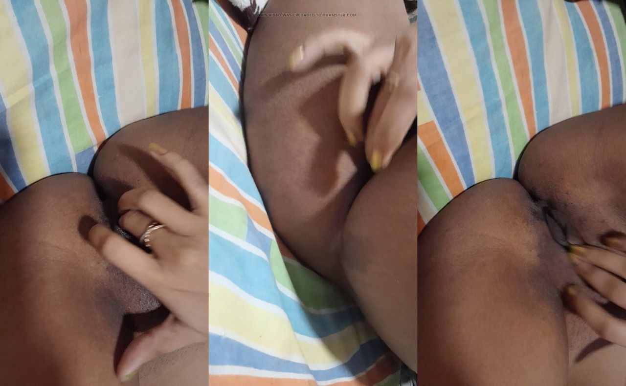 Cute teen girl ffingaring