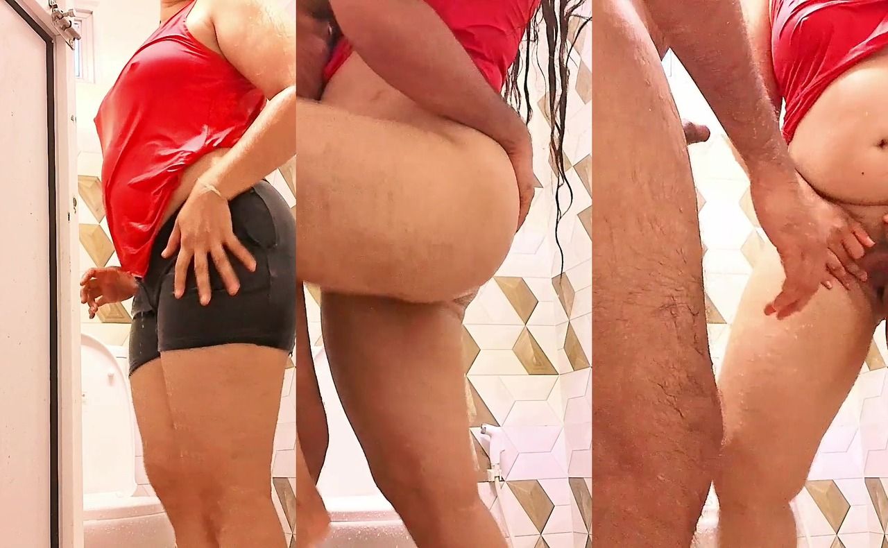 Having sex in the bathroom, pissing in the mouth - Watch Free