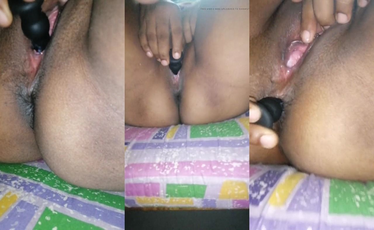 Sri Lankan young women pussy and ass play with dildo
